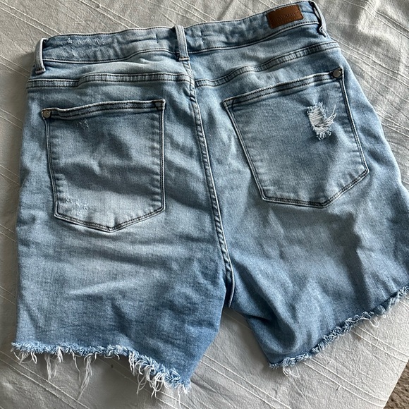 Faded Distressed Blue Judy Blue Stretch Jean Shorts 1XL - Picture 2 of 2